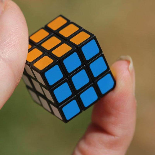 Tiniest Miniature Rubik cube : play with it for real – Real Mini World